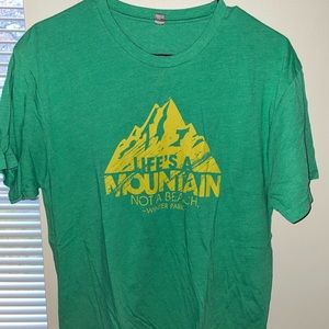 Green lifes a Mountain not a beach tshirt